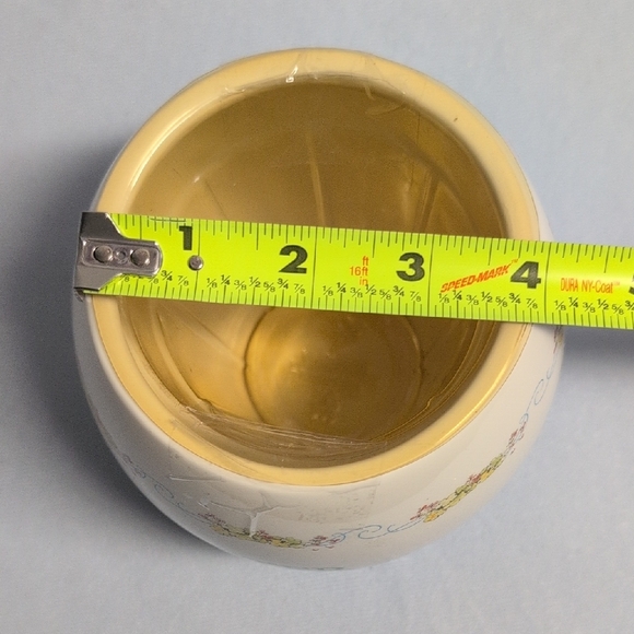 Peter Rabbit White Ceramic Jar - Picture 6 of 8